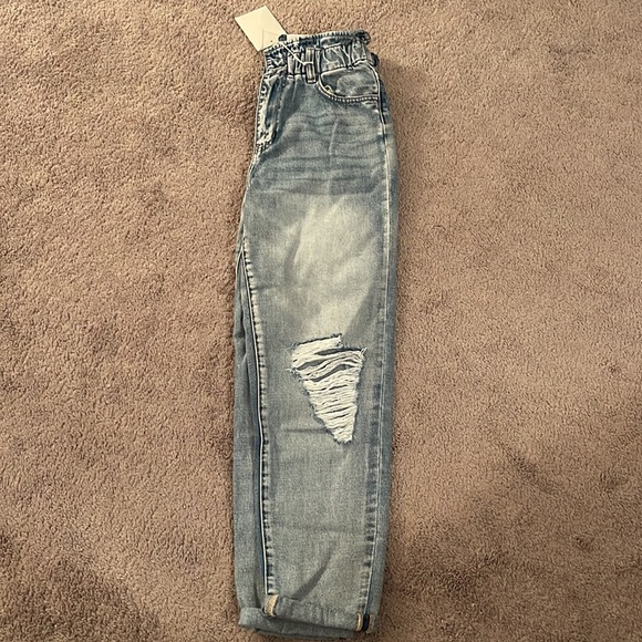 I have to much hips for these pants! Regularly size 6-8. Fits like a size 4-6. - Picture 2 of 5